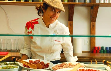 Juliana Aguiar en Santo Restaurante & Deli
