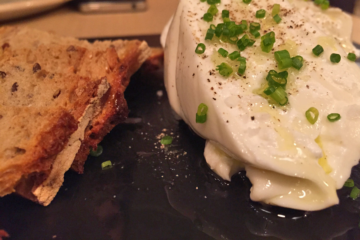 Burrata con confitura de setas