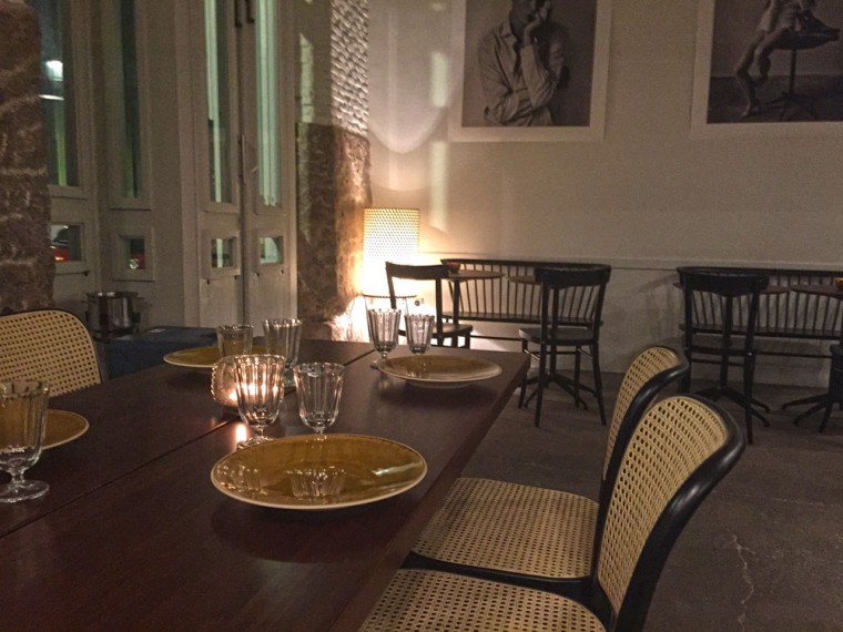 Elegante y simple el comedor de La Vaquería Montañesa en la calle Blanca de Navarra de Madrid