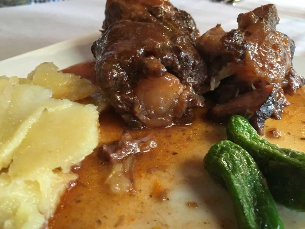 Rabo de toro estofado